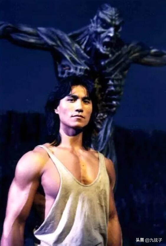 仇雲波22歲獲全國武術冠軍，功夫比肩李小龍，甄子丹甘拜下風