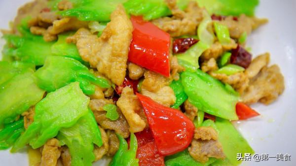 廚師長分享家常菜“苦瓜肉片”,講解苦瓜不苦小技巧,先收藏了 廚師長分享家常菜“苦瓜肉片”,講解苦瓜不苦小技巧,先收藏了