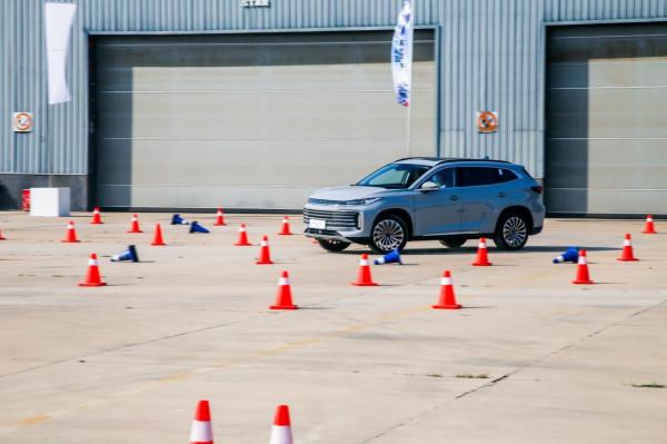 大空間之外的小樂趣 場地試駕星途凌雲