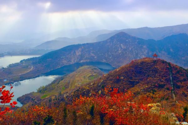 靈山秀水,漫山紅葉......一到深秋,這個被人遺忘的世外桃源又美成仙! 靈山秀水,漫山紅葉......一到深秋,這個被人遺忘的世外桃源又美成仙!