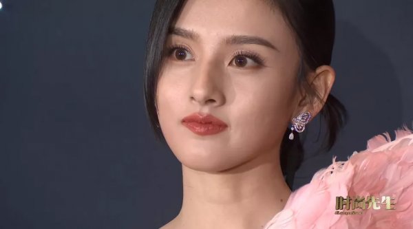 2022開年紅毯:張雨綺變臉認不出,吳謹言好怪,郭采潔收了神通吧 2022開年紅毯:張雨綺變臉認不出,吳謹言好怪,郭采潔收了神通吧