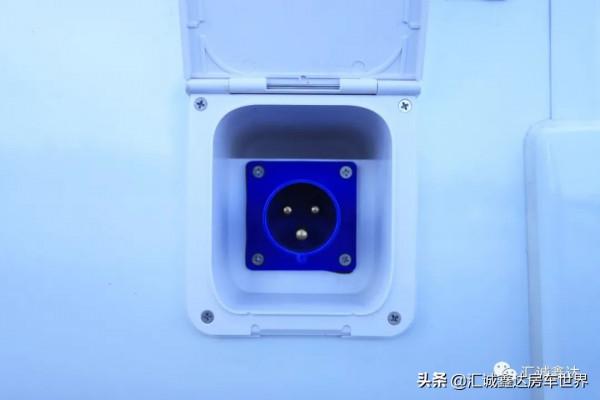 新款家用級大客廳房車來了!6座3床佈局溫馨,出去玩還能睡多人!​ 新款家用級大客廳房車來了!6座3床佈局溫馨,出去玩還能睡多人!​