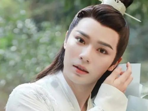 楊超越新劇殺青了,李岱昆一人挑戰兩角,“超虐”人設能否勝任? 楊超越新劇殺青了,李岱昆一人挑戰兩角,“超虐”人設能否勝任?