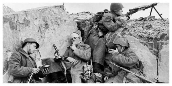 蘇聯秘密武器喀秋莎落入敵方手中,特種小隊為“救”武器英勇獻身 蘇聯秘密武器喀秋莎落入敵方手中,特種小隊為“救”武器英勇獻身