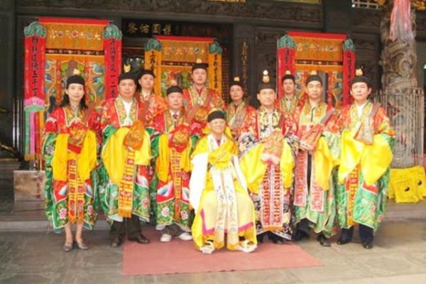 60年代末，最後一任張天師撒手人寰後繼無人，接班亂象頻出