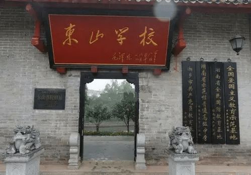 毛主席老同學的兩個兒子被槍決，進京討要說法，毛主席如何處理？