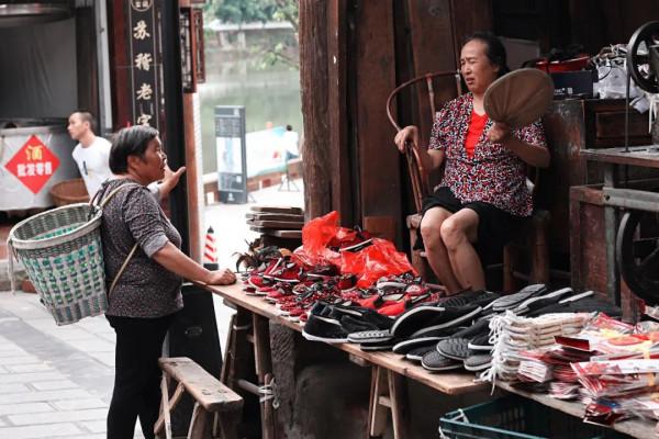 離成都不到一小時，發現一個原生態千年古鎮，小眾安靜美食超多