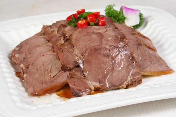 買牛肉時，有人專挑這4個部位，牛肉販說：這回碰到行家了