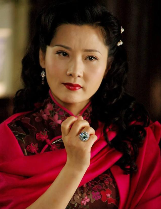 何賽飛：曾對機場工作人員發火，喝多了連導演都罵，為何卻沒涼涼