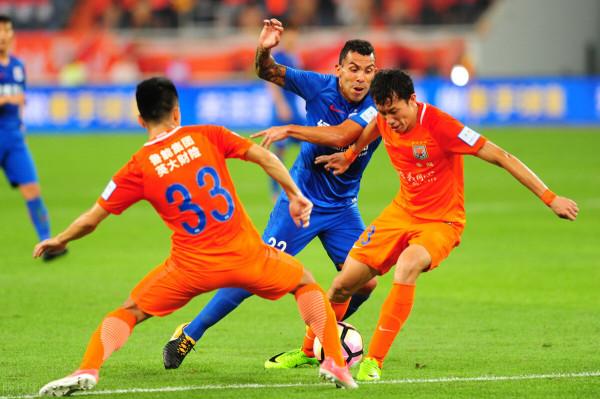 魯能奪雙冠迎多重利好!費萊尼生日許願,八將合同年全力以赴 魯能奪雙冠迎多重利好!費萊尼生日許願,八將合同年全力以赴