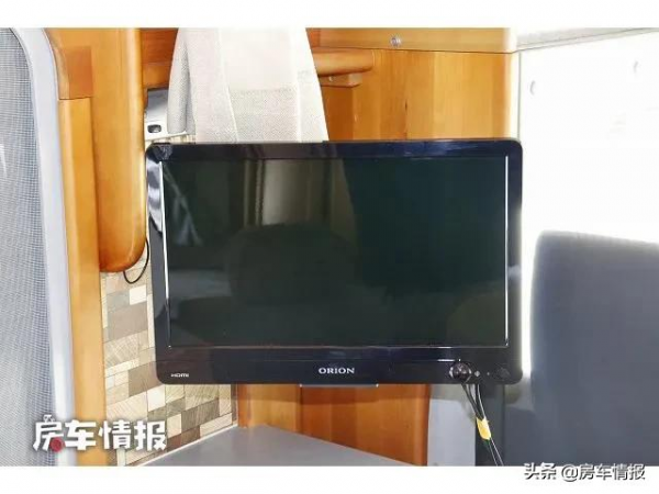 日產平頭輕卡房車,長度僅4.8米7座設計,能放3張床為啥還不擠? 日產平頭輕卡房車,長度僅4.8米7座設計,能放3張床為啥還不擠?