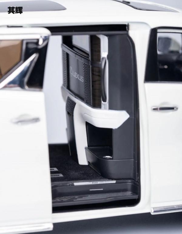 最貴的麵包車，雷克薩斯LM模型對比測評