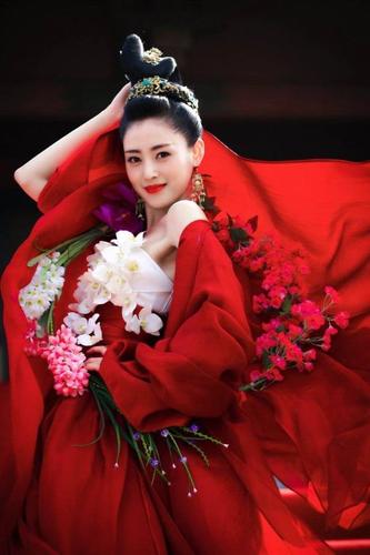 18個“曇花”明星巔峰PK，下坡路走成斷崖墜落，是倒黴還是太作？