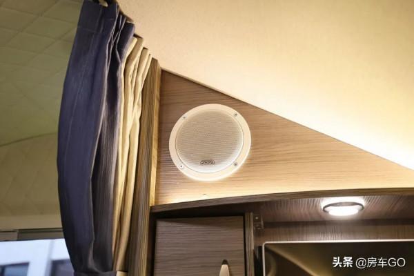 6座雙臥獨立淋浴房車,獨特佈局加大生活區,適合一家人長途旅行 6座雙臥獨立淋浴房車,獨特佈局加大生活區,適合一家人長途旅行