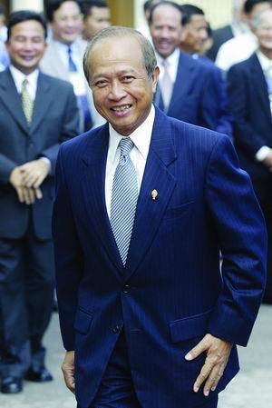 三分鐘瞭解拉那烈親王的家庭,兩任妻子美貌如花,兒子比明星都帥 三分鐘瞭解拉那烈親王的家庭,兩任妻子美貌如花,兒子比明星都帥