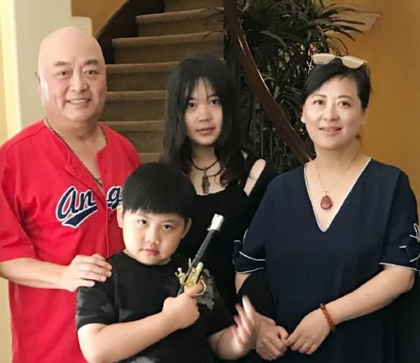 反串“賈寶玉”走紅，當紅時患病臉部變形，夏菁如今過得如何？