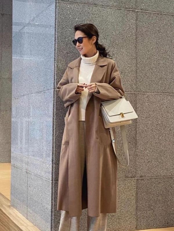 美人不遲暮，分享給50歲女人4個穿衣“減齡術”，優雅顯年輕