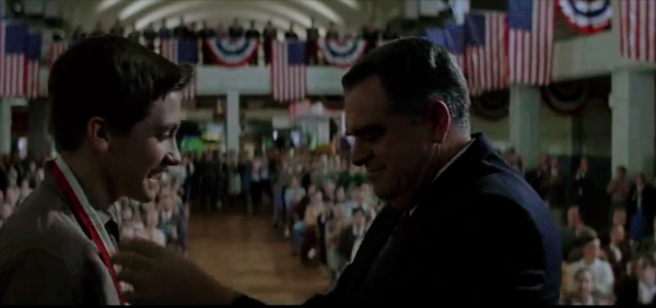 一個高中男孩，透過造火箭獲得獎學金，入大學並走出小鎮的故事