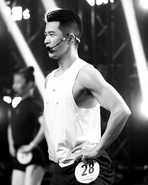 很多人不知道他是健身教練