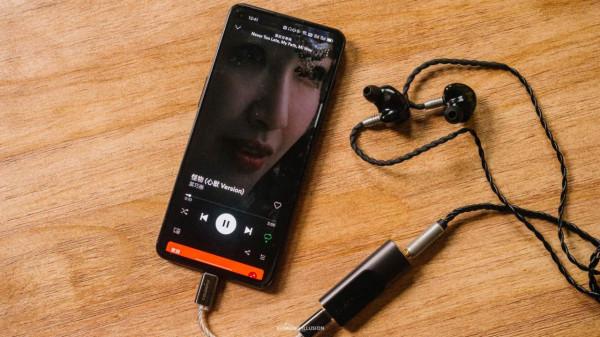 七彩虹小尾巴 CDA-M1 + 五重奏評測:超進取的新丁,牽手新生代旗艦 七彩虹小尾巴 CDA-M1 + 五重奏評測:超進取的新丁,牽手新生代旗艦