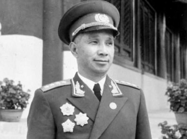 黃粟碰撞：黃伯韜死命糾纏粟裕3年，最終兵敗華野被流彈擊中斃命