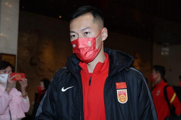 蒿俊閔網路討薪，廣州隊下調薪資標準：卓爾、恆大球員超市已開張