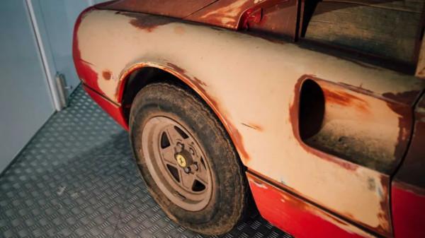 兄弟來輛法拉利嗎？實惠便宜的1982年法拉利308來自穀倉發現