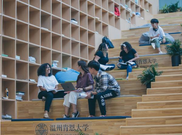 兩項通知下發,“洋學歷”走向末路,留學生遇寒冬?家長難接受 兩項通知下發,“洋學歷”走向末路,留學生遇寒冬?家長難接受