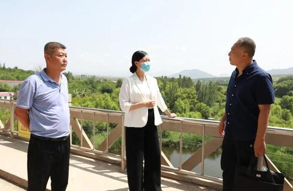 34歲清華女博士當縣長，家庭背景隨之曝光，怪不得前途無量