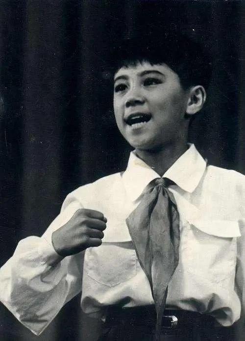 “不老男神”蔡國慶全家合影背後，隱藏著太多的催淚故事