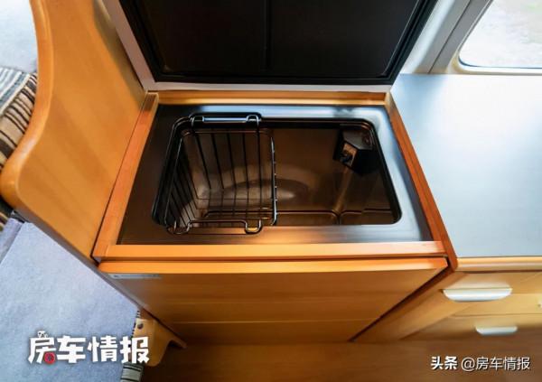 豐田海獅房車來了，7座設計能坐祖孫三代，2.7L汽油機皮實抗造