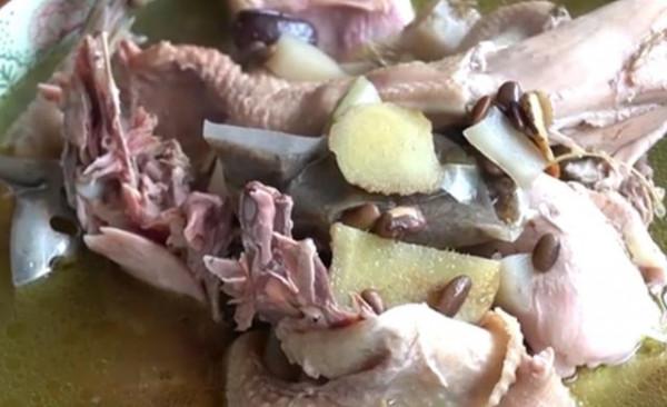 山東大爺用王八燉雞,製作從來不放鹽,24小時不停歇,全國獨一份 山東大爺用王八燉雞,製作從來不放鹽,24小時不停歇,全國獨一份