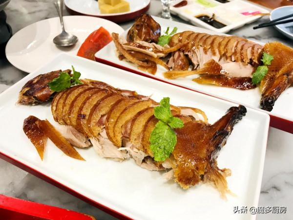 媽媽帶侄女過來玩,請她們吃炸醬麵和北京烤鴨,荷花造型真美 媽媽帶侄女過來玩,請她們吃炸醬麵和北京烤鴨,荷花造型真美