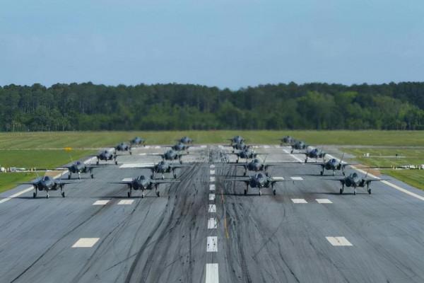 中美軍事實力對比，不用妄自菲薄，中國已有和美國對弈的實力