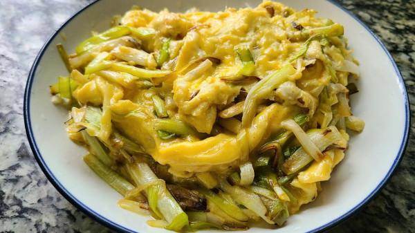 韭黃滑蛋,廣東很出名的做法,又嫩又滑又好吃,太香了 韭黃滑蛋,廣東很出名的做法,又嫩又滑又好吃,太香了