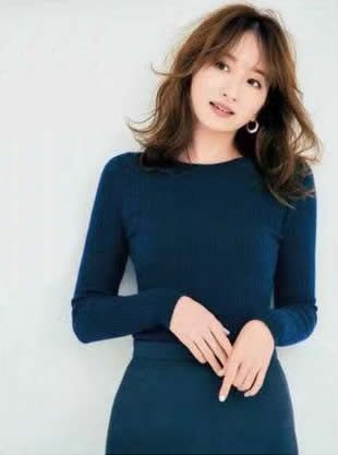 鬱悶，穿了多年的毛衣白穿了！不懂“骨架+膚色”，難怪一直穿錯