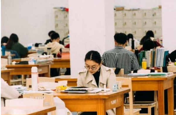 放棄民辦三本，選擇公辦專科之後才明白的4件事，尷尬但是事實