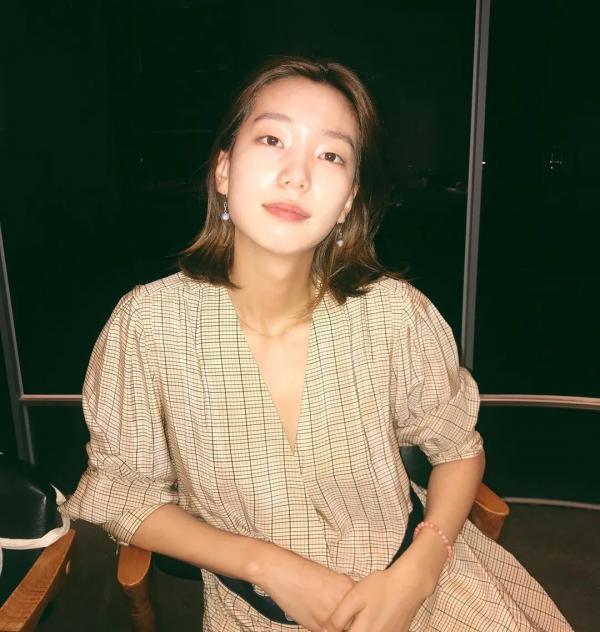 這個被嘲矮的超模火了!一臉硬傷,為啥還被Dior、Prada搶著寵? 這個被嘲矮的超模火了!一臉硬傷,為啥還被Dior、Prada搶著寵?