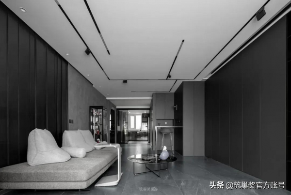 我就想把家設計成純黑色怎麼了？設計師：沒問題，安排