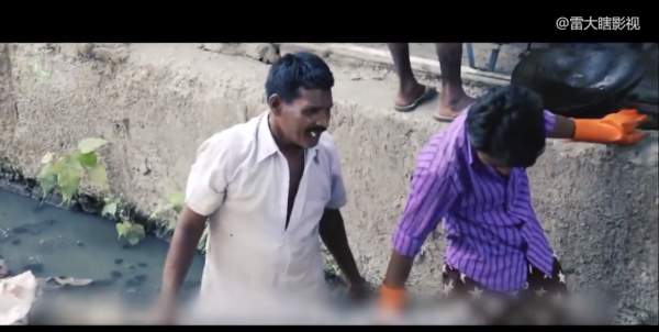 印度掏糞工:徒手幹活又髒又危險,每隔5天就會有人身亡!紀錄片 印度掏糞工:徒手幹活又髒又危險,每隔5天就會有人身亡!紀錄片