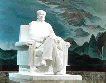 77年，毛主席紀念堂開門當天爆滿，中央緊急決定：每天只開4小時