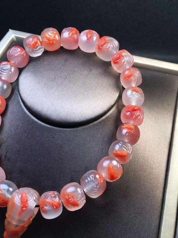 鴻運當頭俏色巧雕！手持