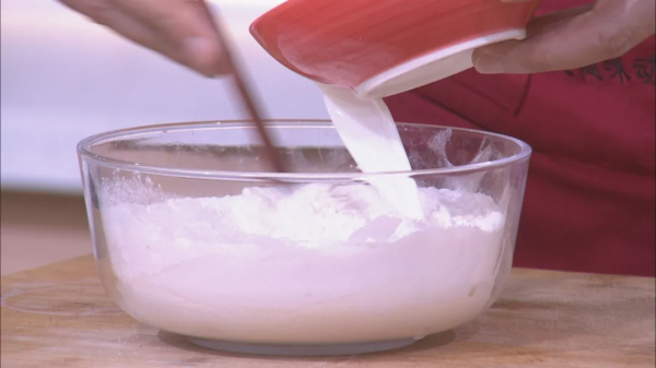 和麵時別放水了！換成牛奶，軟糯香甜又控糖，糖尿病人也能吃