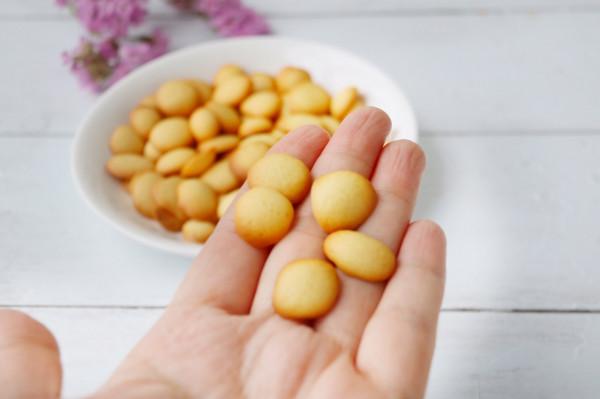 麵粉，雞蛋加牛奶，教你做酥脆的蛋奶小餅乾，比買的還好吃