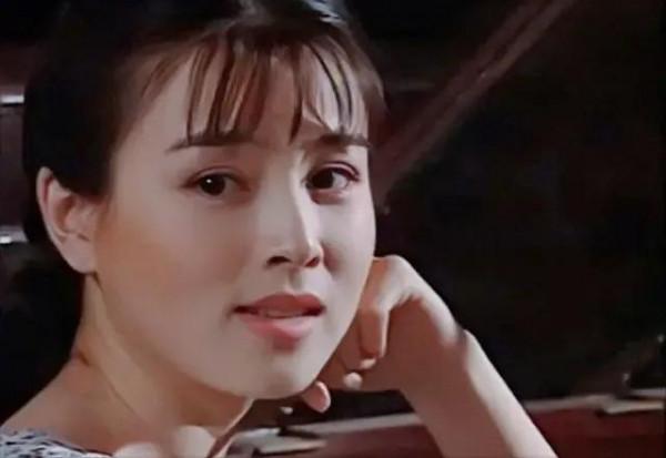 黑土地出大美人，12位東北女星，個個盤靚條順，甩白幼瘦幾條街