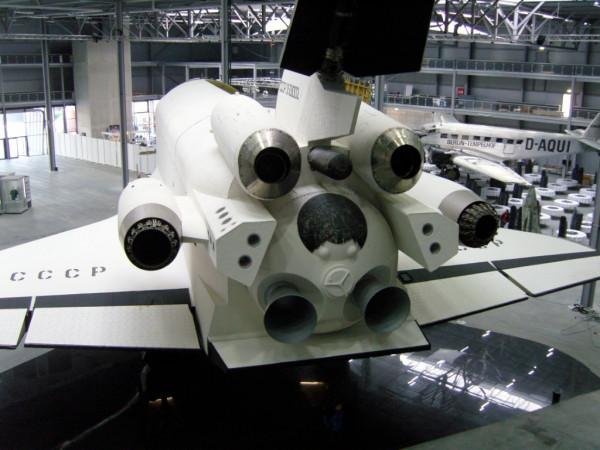 原來暴風雪號太空梭不只一架,曾身綁4臺AL31,自行從機場起飛 原來暴風雪號太空梭不只一架,曾身綁4臺AL31,自行從機場起飛