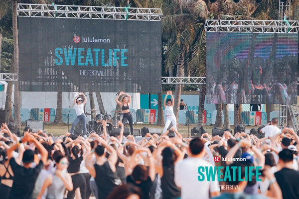 一條瑜伽褲能整出多大的事? 一條瑜伽褲能整出多大的事?