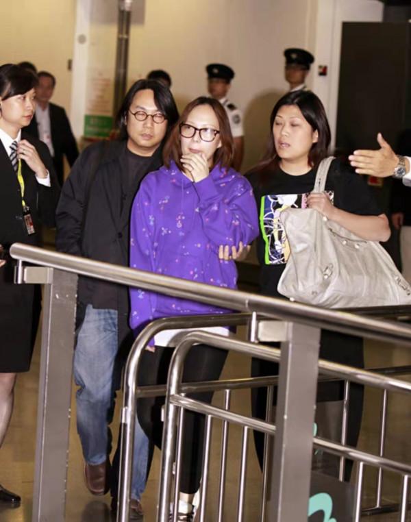 曾因妹妹涉毒而連累事業，歌手衛蘭再提當年一事，直認有埋怨對方