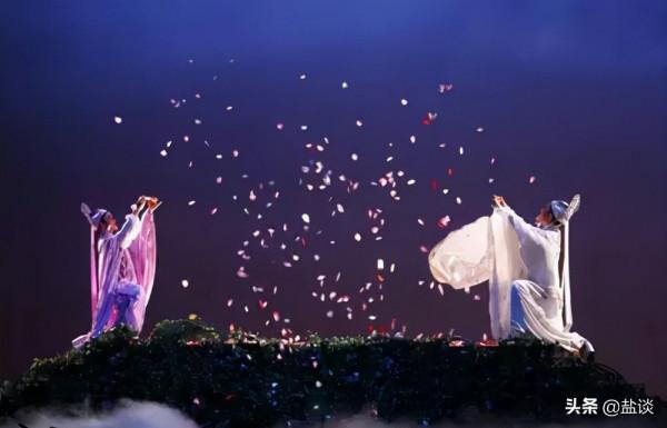 迪士尼“逆行煙花”下的中國式浪漫 迪士尼“逆行煙花”下的中國式浪漫