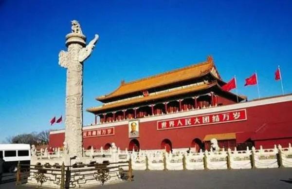 毛主席親自為人民大會堂改名，它原先叫什麼？為什麼要改名字？